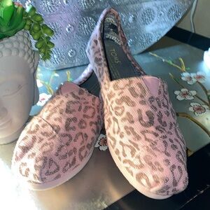 Tom’s size 6 pink leopard slip on no rips no stains almost brand new